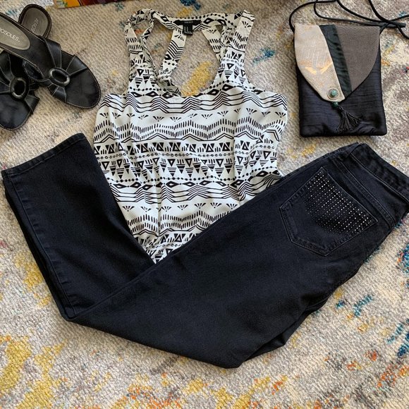 Donated Feb 16 ‘22 Offers Welcome!   SECRETLY SLIMMING Jones NY jeans - Picture 2 of 9